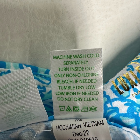 Lilly Pulitzer luxletic nakia Women's Blue Patterned Shorts size 12 - Picture 11 of 13